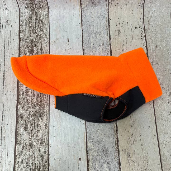 Dackel Fleecepullover mit wasserdichtem Baucheinsatz | Orange - Hundepullover