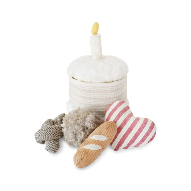 BIRTHDAY CAKE Versteckspielzeug für Hunde von Lambwolf Collective mit 4 Mini-Spielzeugen