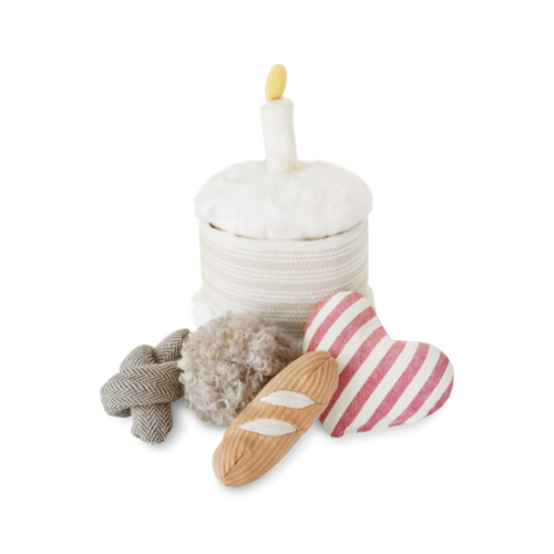 BIRTHDAY CAKE Versteckspielzeug für Hunde von Lambwolf Collective mit 4 Mini-Spielzeugen
