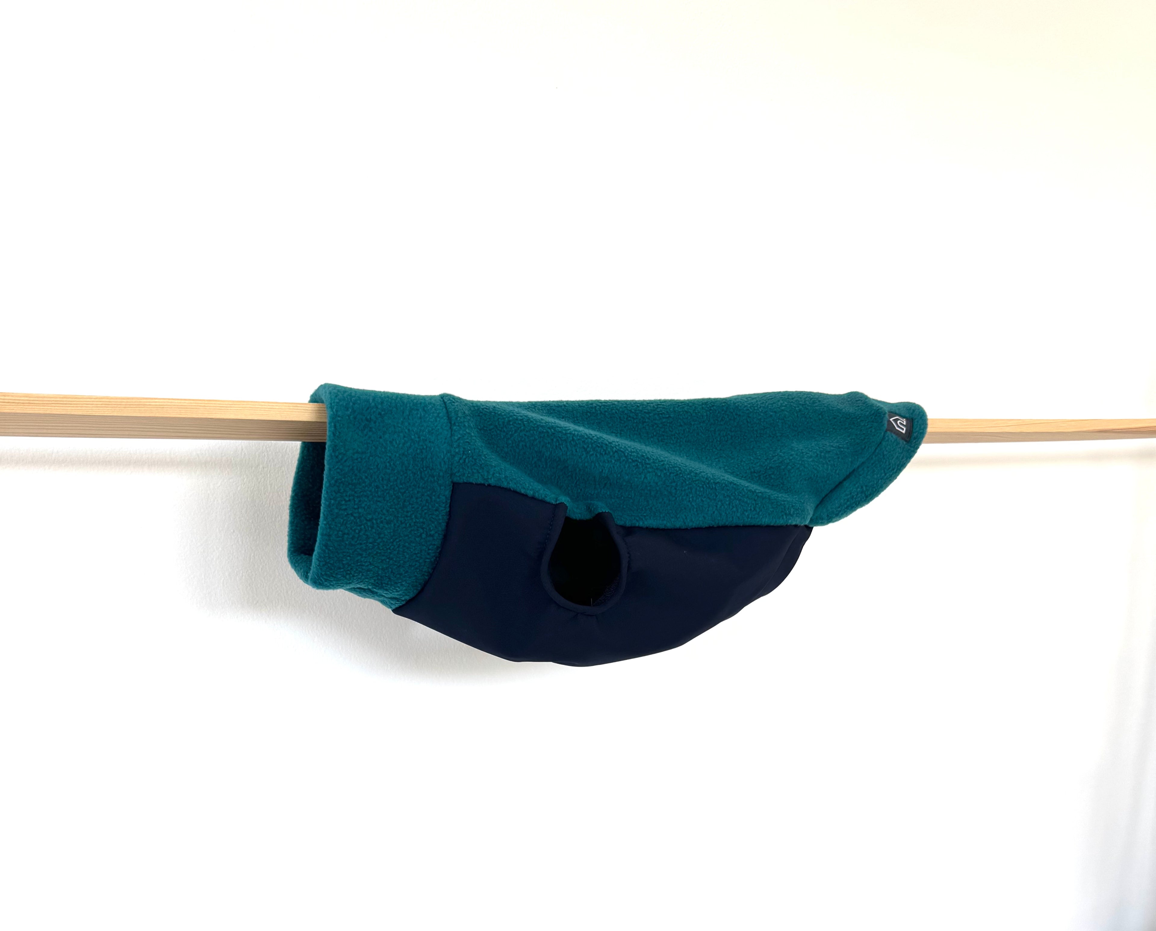 Dackel Fleecepullover mit wasserdichtem Baucheinsatz | Türkis - Hundepullover