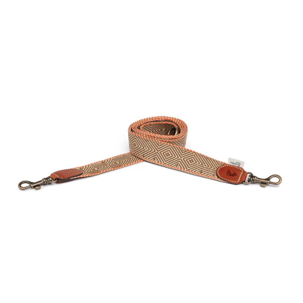 Capri Isola Leine von Buddy’s Dogwear – aufgerollt, mit geflochtener Struktur und Lederdetails