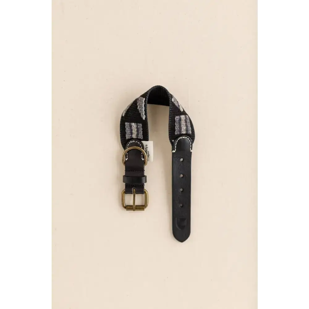 ETNA BLACK Hundehalsband von Buddys Dogwear – stilvolles Bohemian-Design, handgefertigt aus Baumwolle und Rindsleder.
