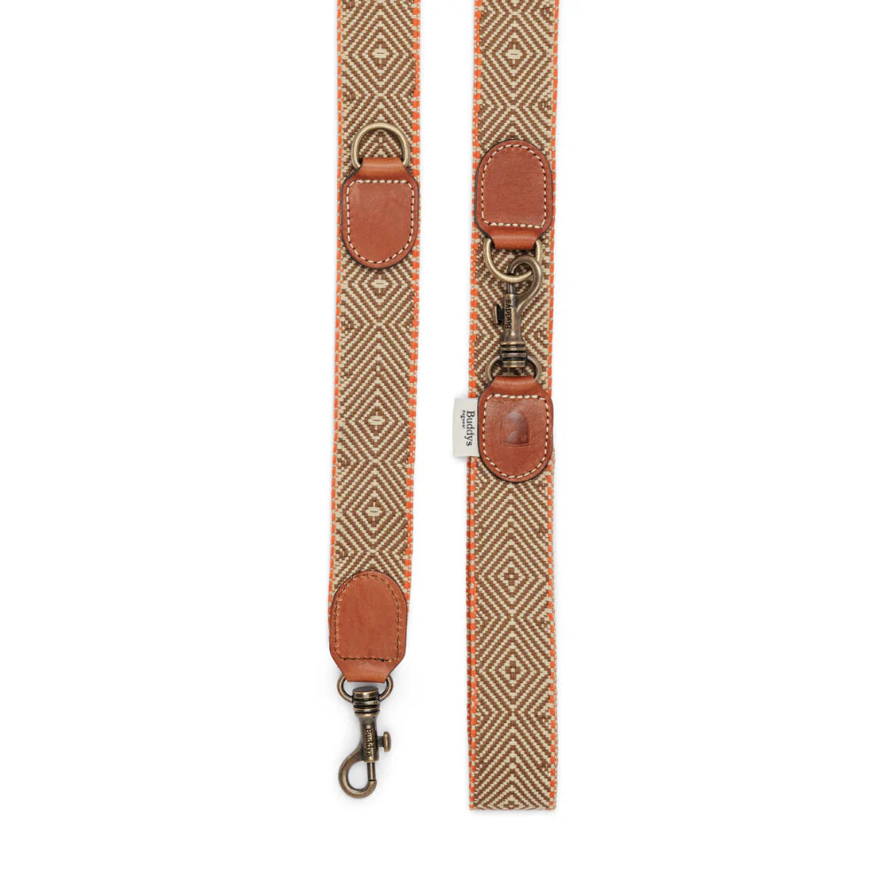 Detailaufnahme der Capri Isola Hundeleine – Karabiner, Verstellring und Lederverbindung von Buddy’s Dogwear