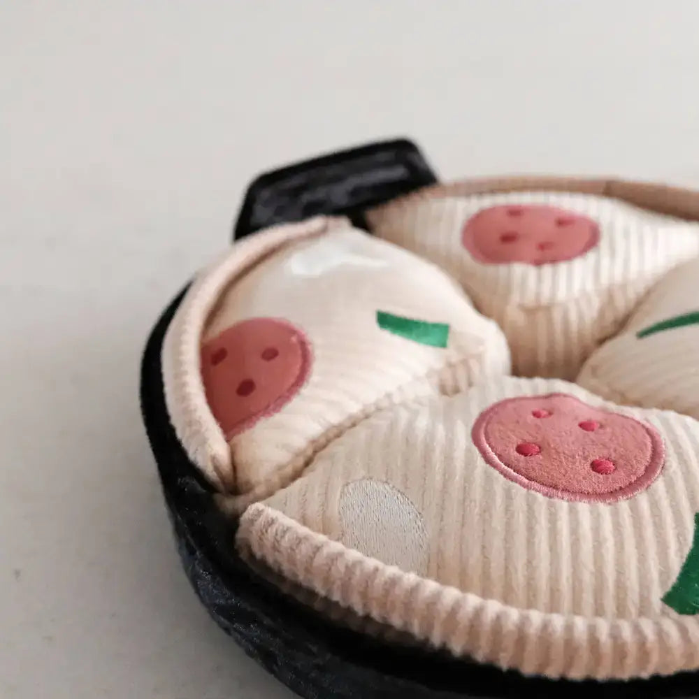 Deep Dish Pizza // Beschäftigungsspielzeug - Hundespielzeug