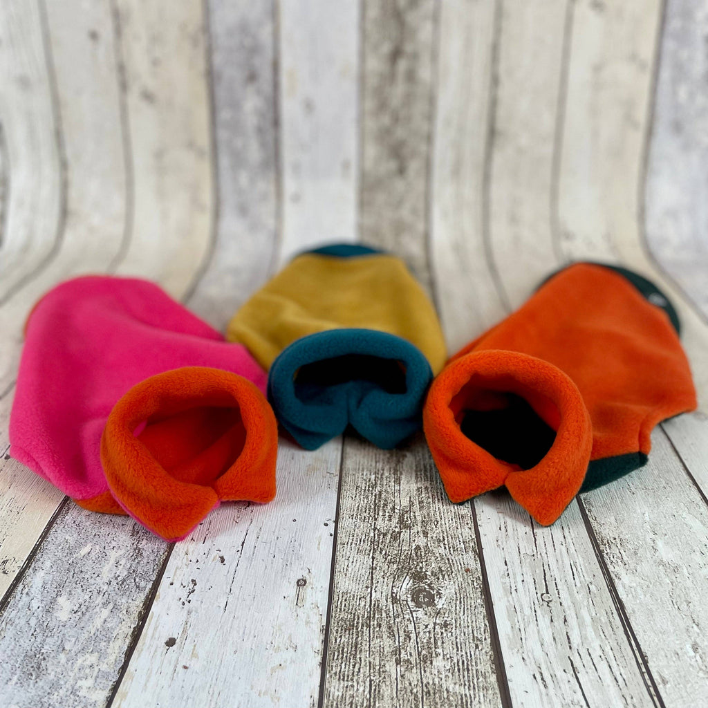 Doghouse Fleecepullover – Fleece-Detail & Farbvarianten (Orange, Pink, Grün)