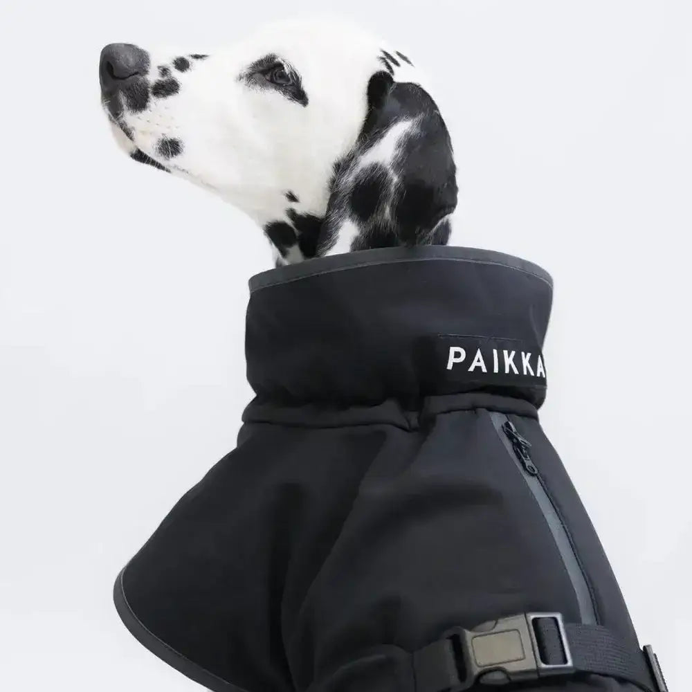 Ergonomische, wetterfeste Hundejacke mit verstellbarem Sitz für hohen Komfort.