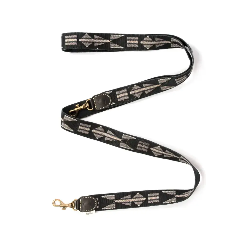 ETNA BLACK Hundeleine – handgefertigte Qualität, edle Materialien und ein einzigartiges Bohemian-Design für modebewusste Hundehalter.