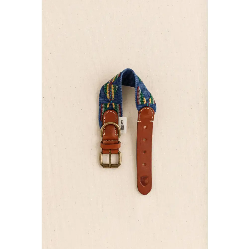 ETNA BLUE Hundehalsband von Buddys Dogwear – elegantes Boho-Design mit hochwertiger Baumwolle und Leder für stilbewusste Hunde.