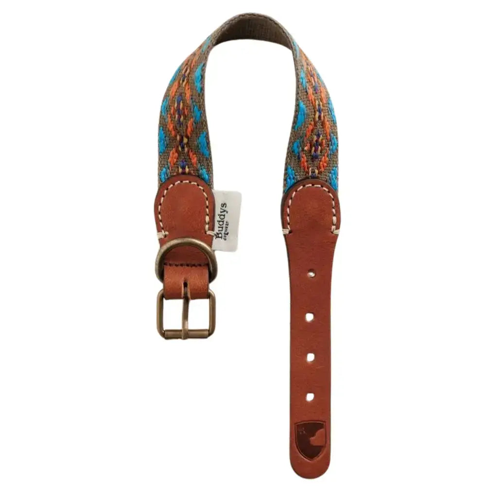 ETNA GREEN Hundehalsband von Buddys Dogwear – stilvolles Boho-Design in Grün, handgefertigt aus Baumwolle und Rindsleder.