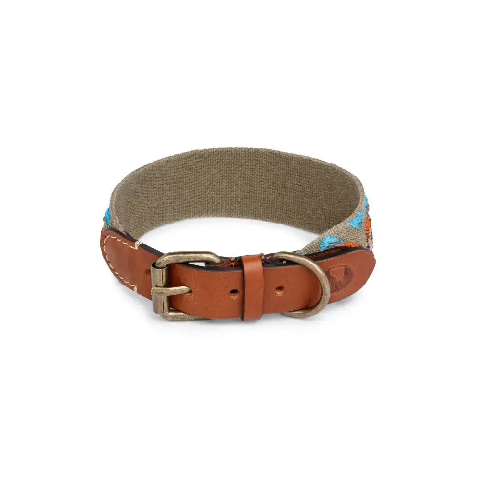 Das ETNA GREEN Hundehalsband – edles Design, handgefertigte Qualität und einzigartiger Bohemian-Charme.