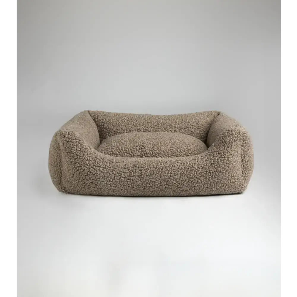 Henri Hundebett Bouclé Wolle von 2.8 Duepuntootto – stilvolles & gemütliches Hundebett in Natural für maximalen Komfort.