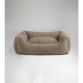 Henri Hondenmand Bouclé Wol van 2.8 Duepuntootto – stijlvolle & gezellige hondenmand in Natural voor maximaal comfort.