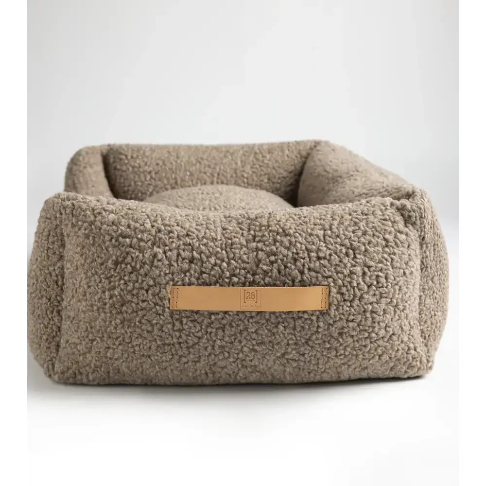 Hochwertiges Henri Hundebett aus Bouclé-Wolle – elegantes Design, langlebig & perfekt für entspannte Hundeträume.