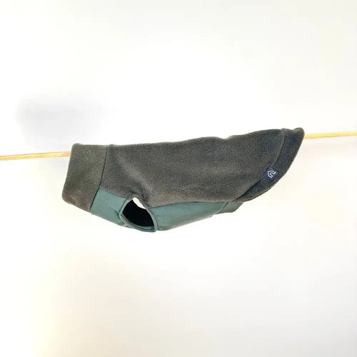 Hondenjas // Teckel Fleecepullover met waterdichte buikinzet // Olive - Hondenpullover