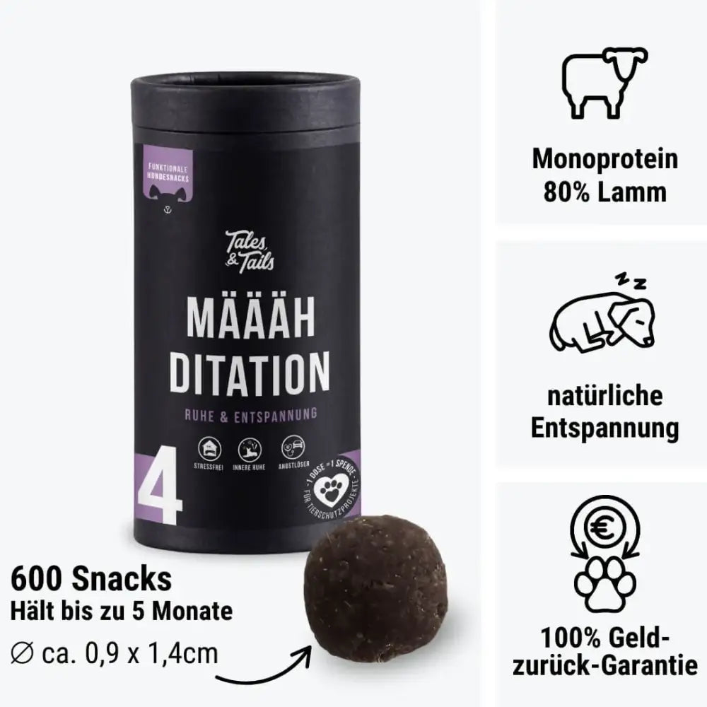 Geöffnete Dose Määähditation mit Snack-Inhalt – natürliche Kräutermischung mit Lamm für sensible Hunde