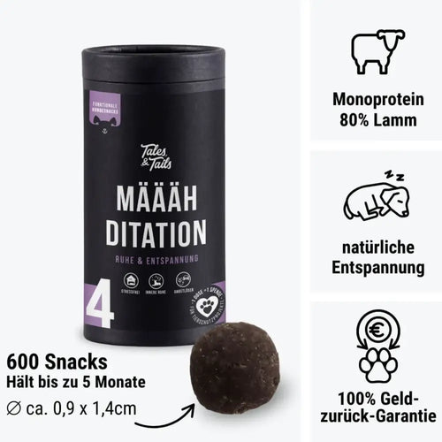 Geöffnete Dose Määähditation mit Snack-Inhalt – natürliche Kräutermischung mit Lamm für sensible Hunde