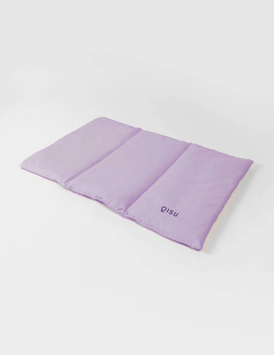 Nomad Bed von Qisu in zartem Flieder – leichtes, faltbares Hundebett aus Bio-Baumwolle