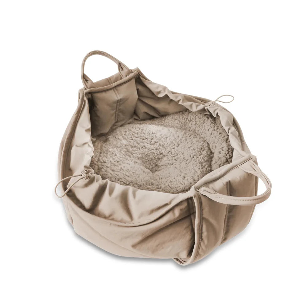 OLLA Hundetragetasche in Kamel von Lambwolf Collective – weich, leicht & stilvoll