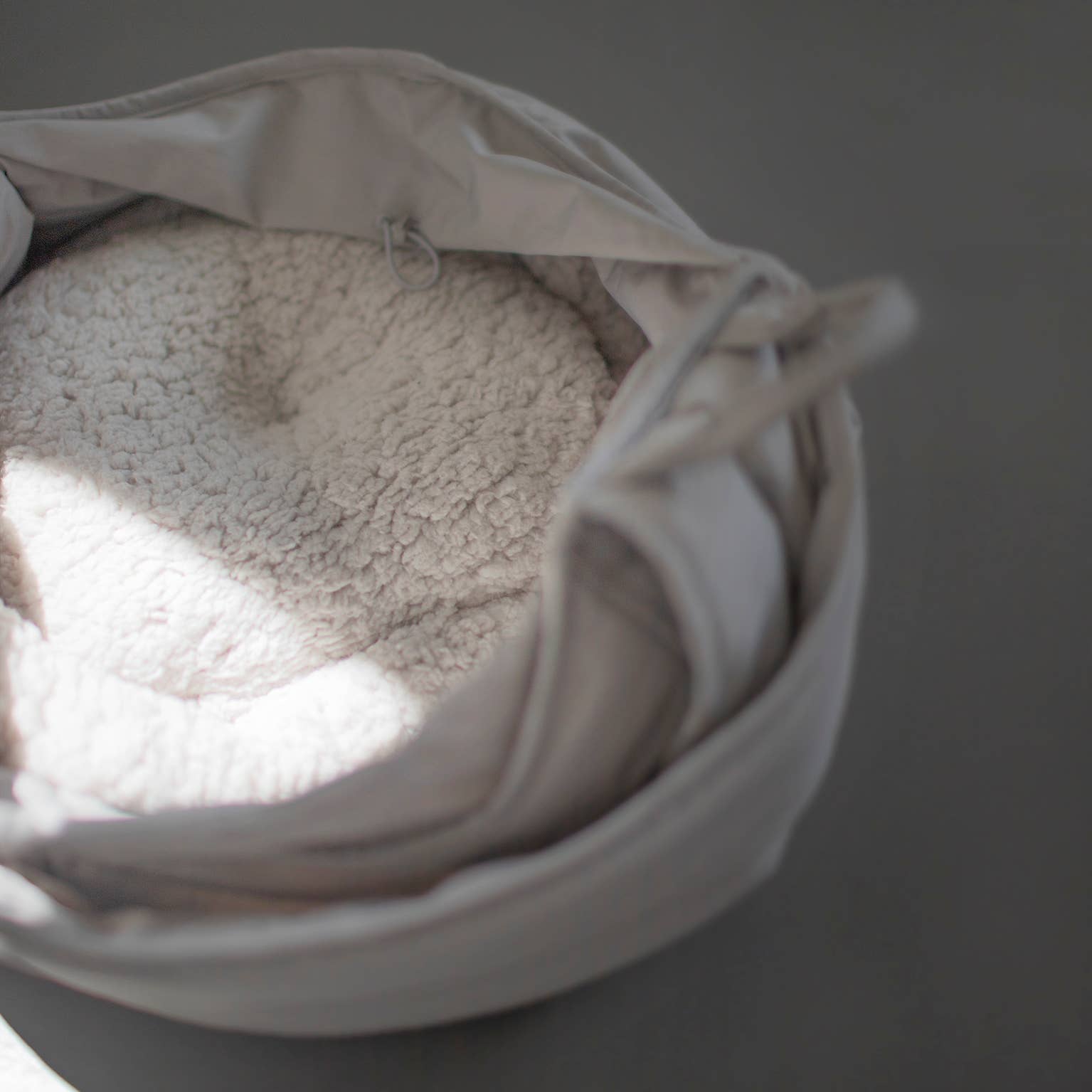 Detailansicht der OLLA Tasche – hochwertige Verarbeitung & durchdachtes Design