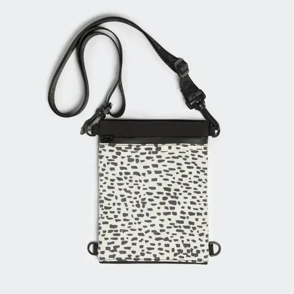 Gassitasche Visibility Treat Pouch 2.0 - PAIKKA reflektierende Leckerlitasche für sichere Nachtspaziergänge mit Hund.